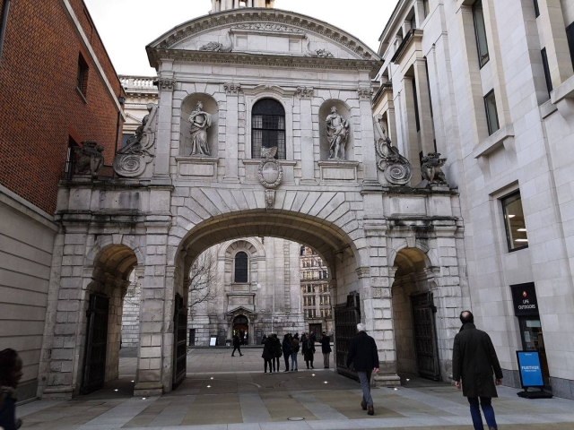  Visile la Catedral de St. Pauls 