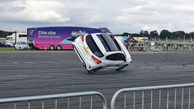  Mire a nuestros conductores de acrobacias en acción 