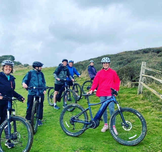  Divertida aventura en bicicleta con amigos 