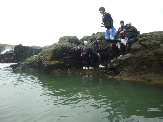  ¡El coasteering es tan emocionanle! 