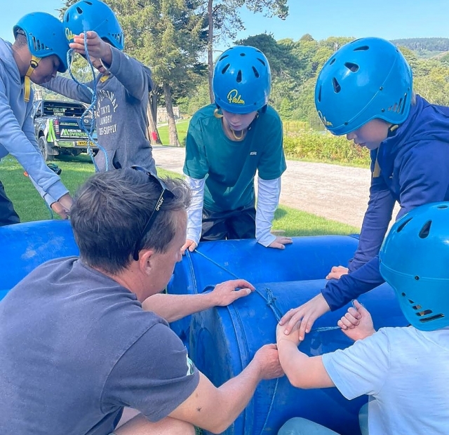  Disfruta de una divertida experiencia de construcción de balsas 