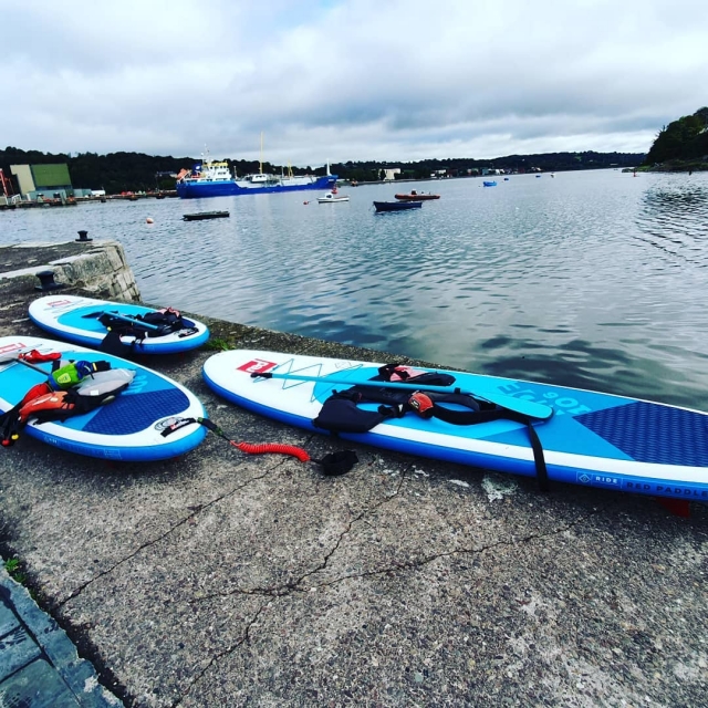  Súbele a una tabla de paddle 