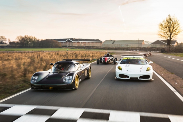  Esperando que empiece la acción 