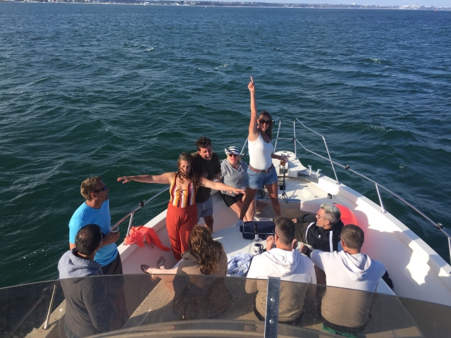 Diviértanse juntos a bordo 