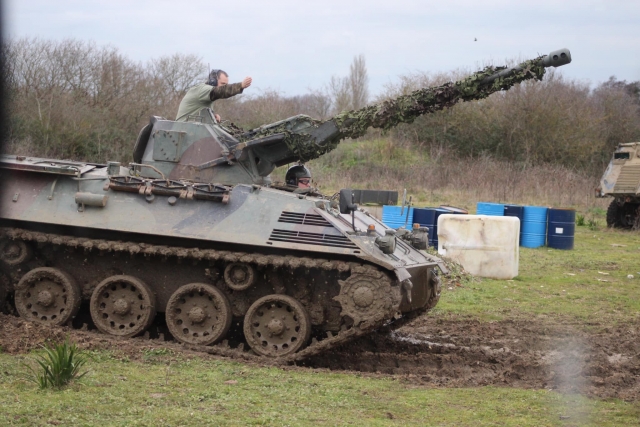  ¡Súbele a un tanque con nosotros! 