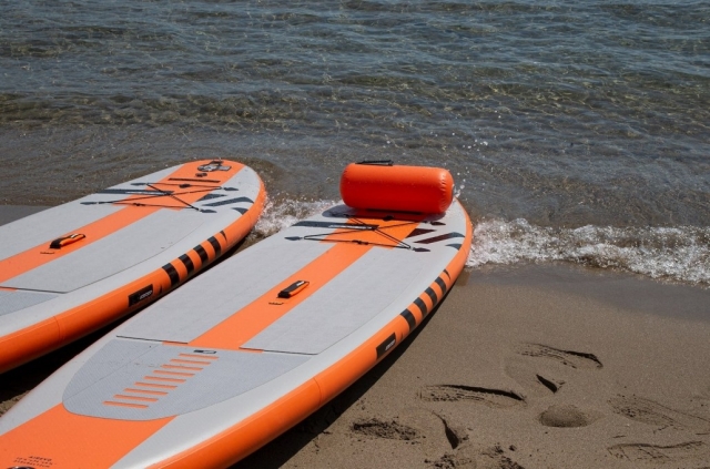  Toma una tabla y lánzale al agua 