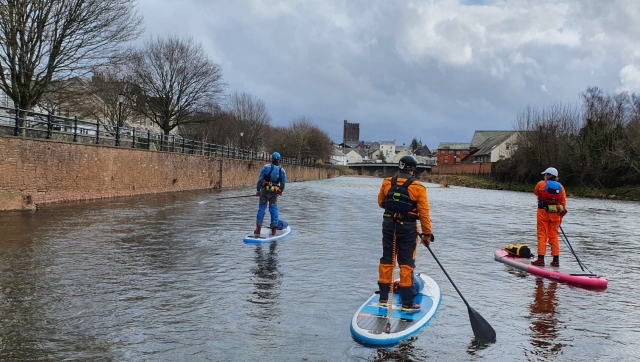  Venga a remar con nosotros 