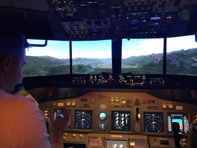  Únele a nuestras sesiones de simulador de vuelo 