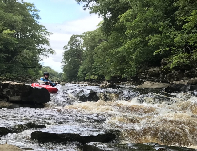  Kayak de aguas brava 