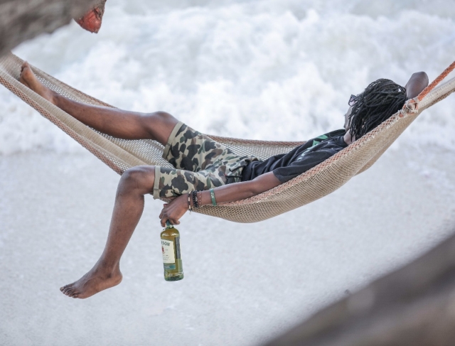  Relájale con Jamesons 
