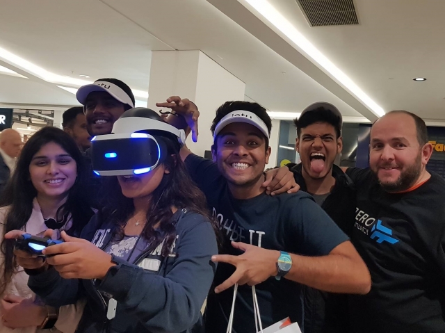  Diversión futurista con amigos 