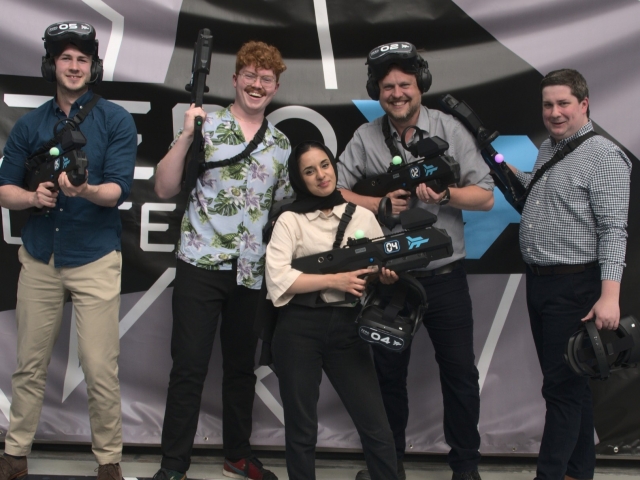  Diviértele con nosotros un juego VR