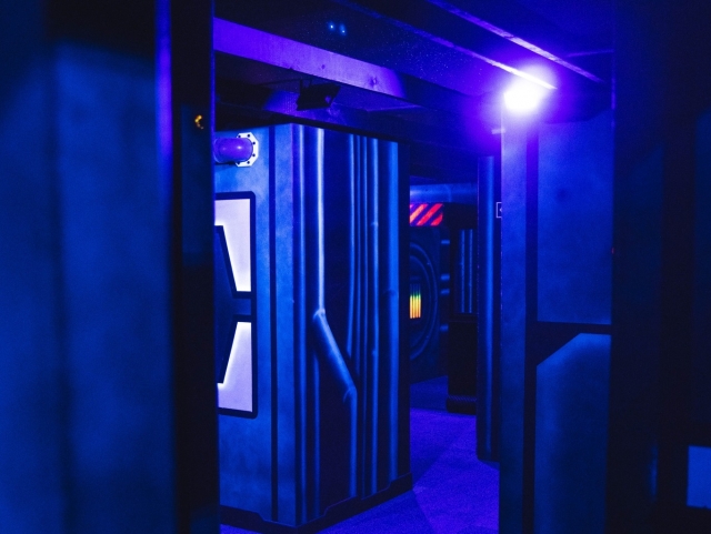  Arena láser cubierta