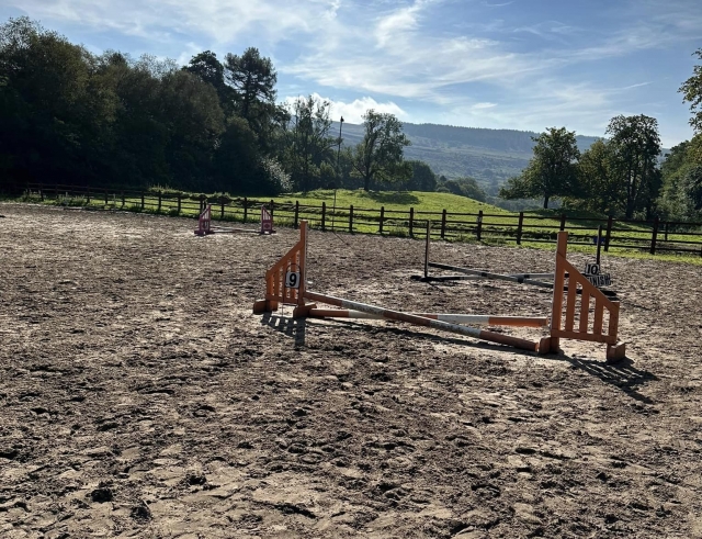  Escuela de equitación al aire libre 