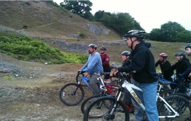  Ciclismo de cerro con amigos 