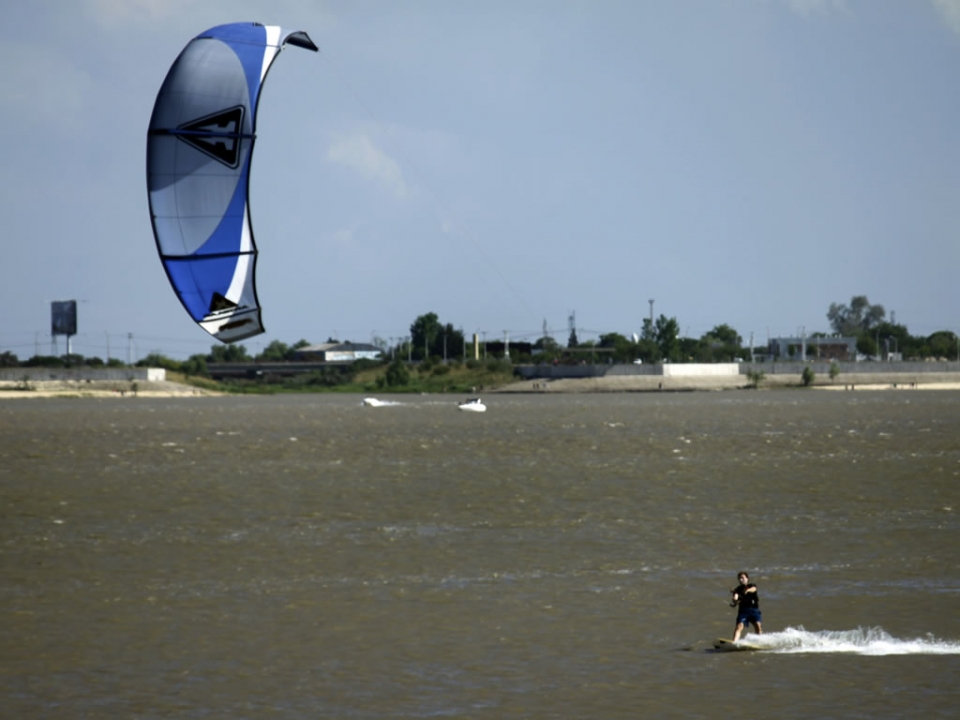  Cómo practicar kitesurf 