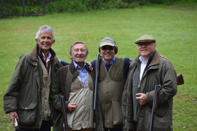  Amigos en el campo de tiro