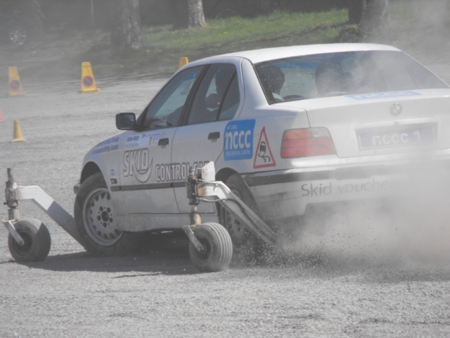 Aprendiendo a derrapar en la gravilla
