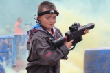 Sesión grupal de laser tag en Village of Woolley 2h