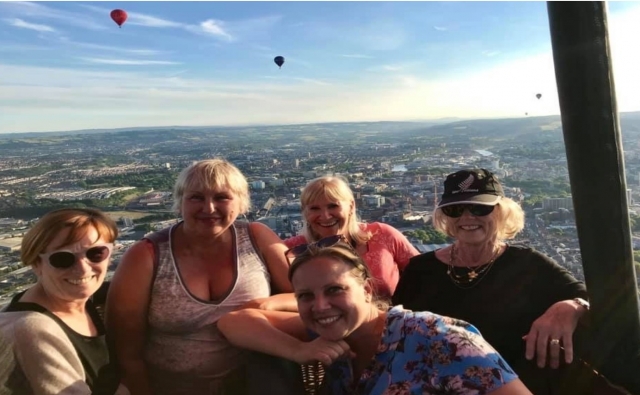  Paseo en globo con amigos 