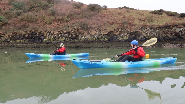  Navegar en kayak con amigos es increíble 
