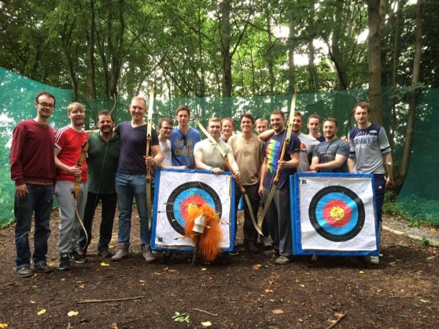  Diviértele en grupos con Archery 