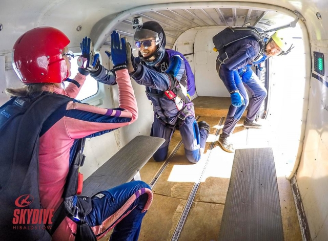 Listo para saltar del avión 