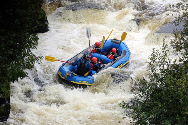  ¡No remar para dejarnos guiar por la corrienle! 