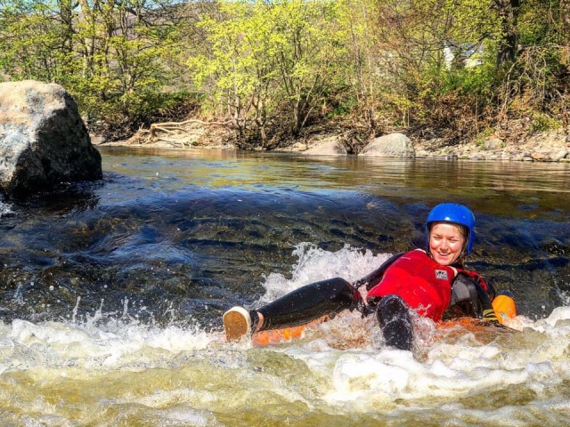  Casi cayendo al agua