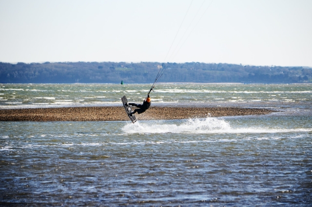  kitesurf en el puerto de Poole 