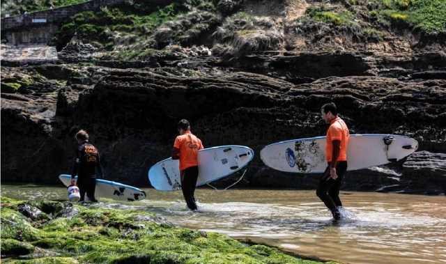  Toma su tabla de surf 
