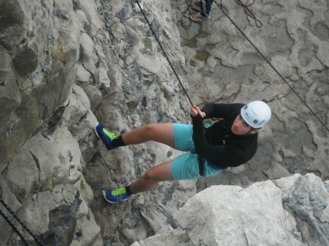  Entre las rocas 