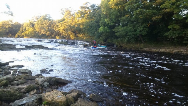 Pareja de kayakistas 