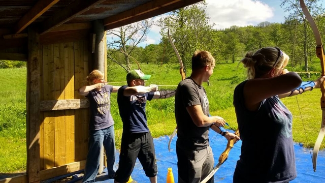 Jalo con arco con amigos