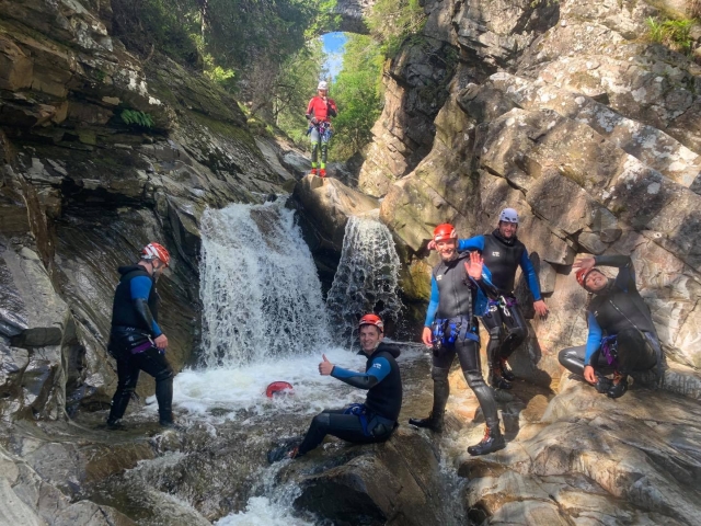Explora los cañones con amigos