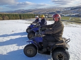 Sesión de cuatrimotos en el valle de Tummel duranle 1 hora