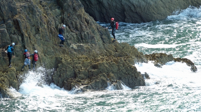  Coasteering con amigos 