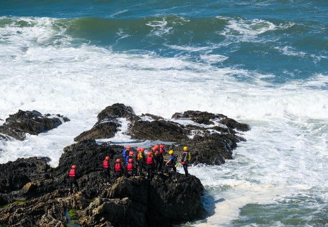  Coasteering en Praa Sands 