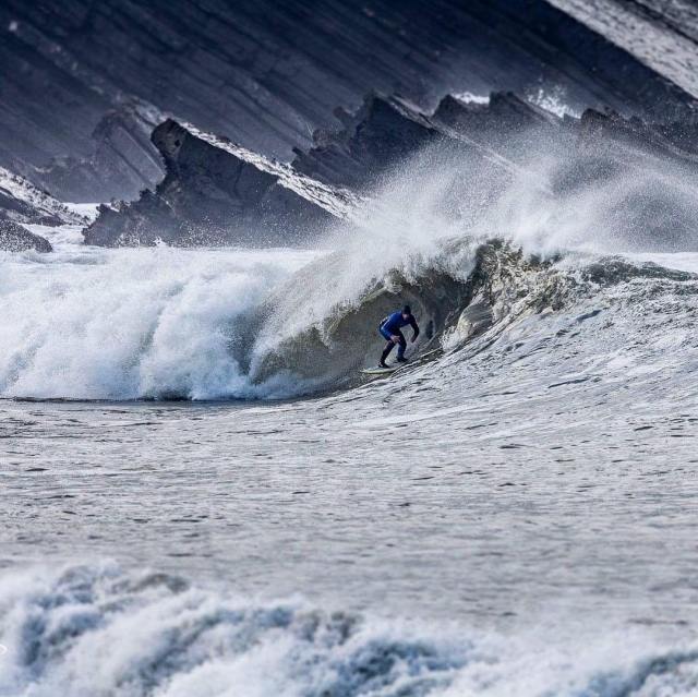  Subiendo olas en Cornualles 