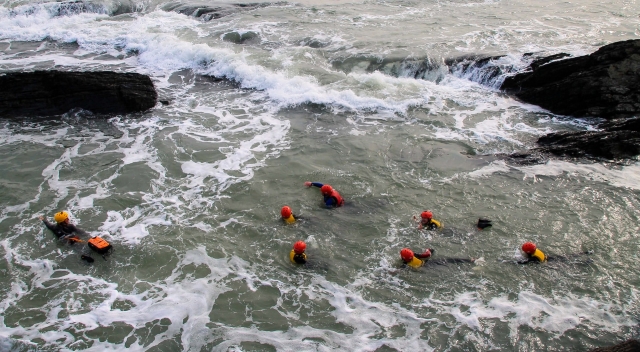  Coasteering en Cornwall 