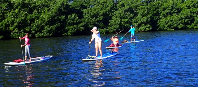  Paddleboarding con amigos