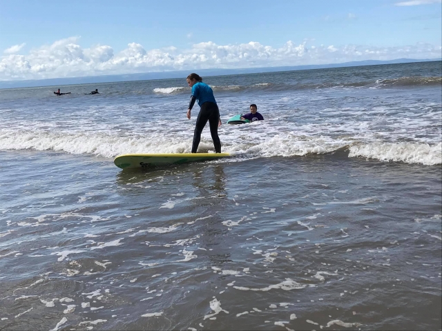  Disfrutando de las olas 
