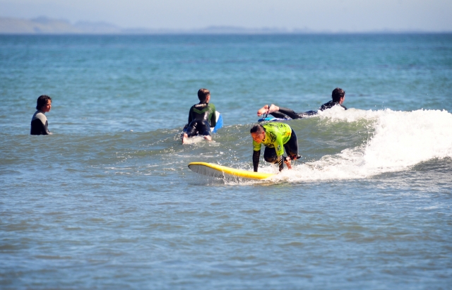  Surf con amigos