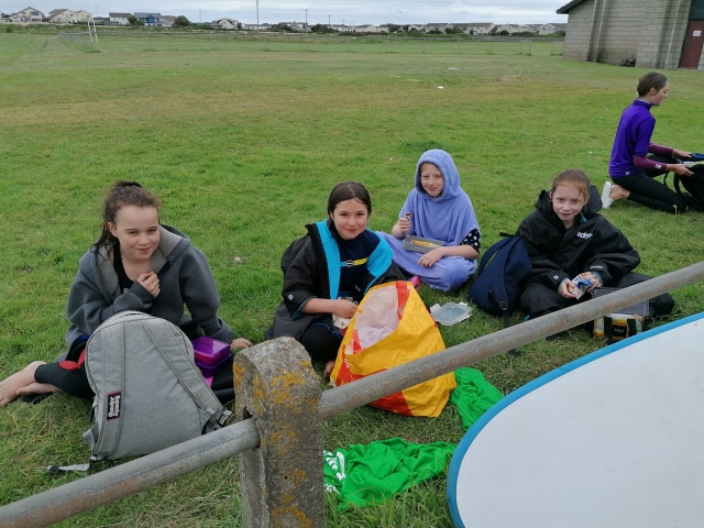 Fiesta mientras surfeas 