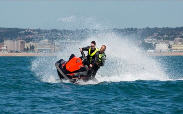  Momentos divertidos con pbaños en jet ski 