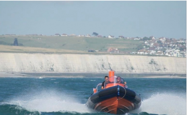  Lancha motora en Brighton Marina 