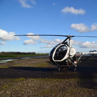 Vuelo en helicóptero (Schweizer 300) Lustleigh 40 min