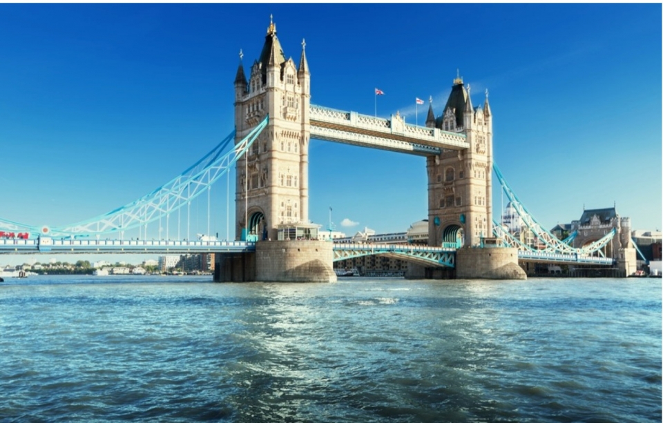 Tower Bridge sobre el Támesis Tower Bridge sobre el Támesis