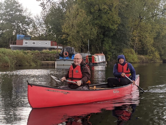  Dos personas por canoa 
