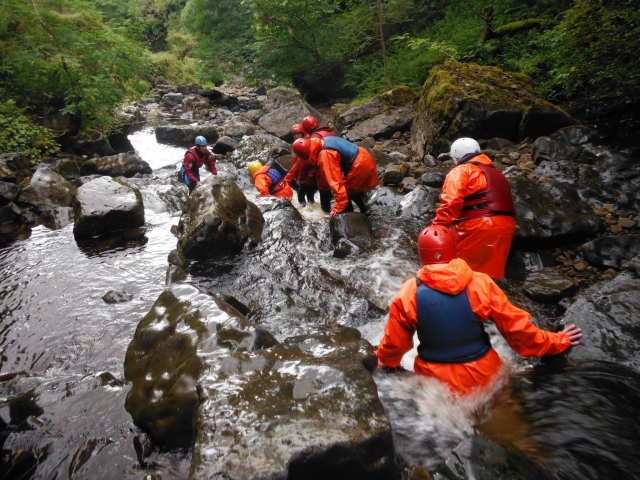 Barranquismo grupal en Hell Gill Beck (10 años+), 3h